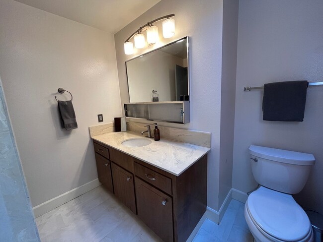 Building Photo - Midcentury modern 4-bedroom, 3-bathroom ho...