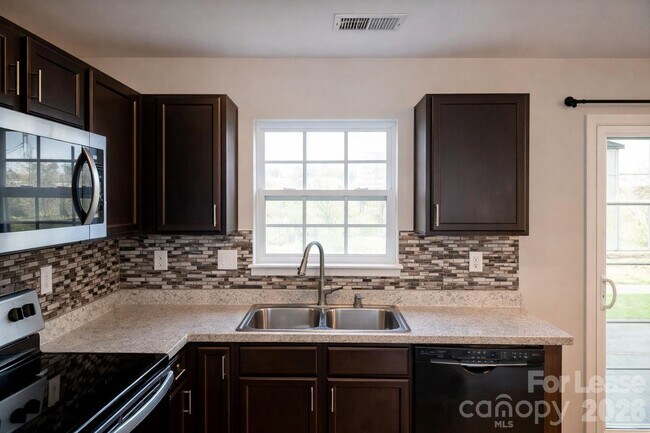 Building Photo - 4831 Stowe Derby Dr