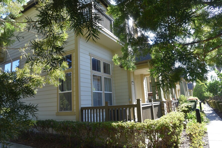 Building Photo - 449 Pariso Terrace