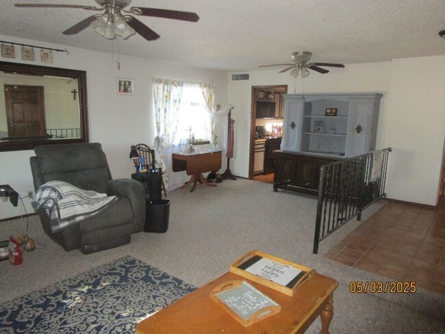 Building Photo - NW 4 BR Home large yard/outdoor space