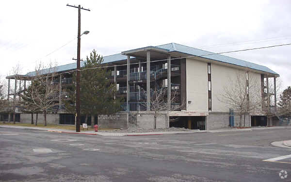 Building Photo - Park Willow Apartments