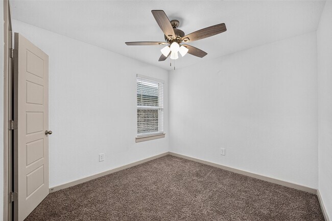 Building Photo - 711 Boer Plns Dr