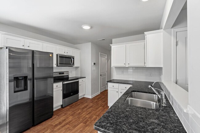 Building Photo - Gorgeous and Quiet 3Bed/2.5 Bath in Benson NC