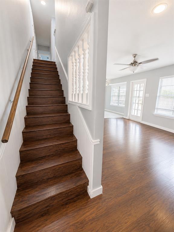 Building Photo - 305 Starbright Dr