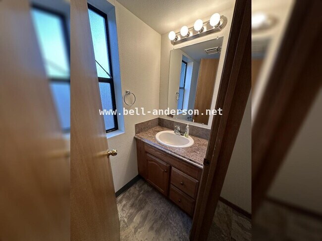 Building Photo - MOVE IN READY- Remodeled 2-bedroom Townhome!