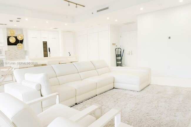 Building Photo - 901 Brickell Key Blvd