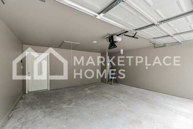 Building Photo - 417 W 20th St