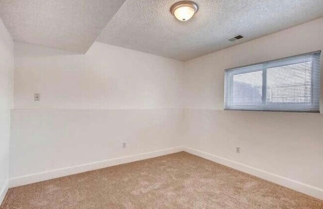 Building Photo - 10418 Jellison Way