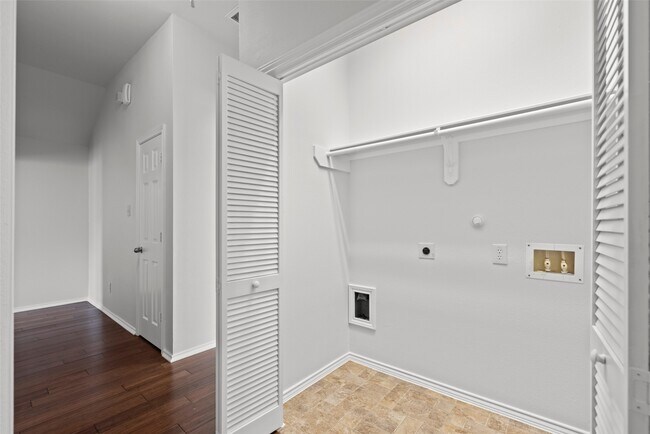 Building Photo - 12850 Pecan Shores Dr