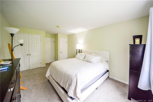 Building Photo - 115 Fillow St