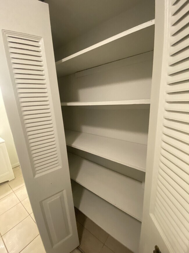 Building Photo - Clinton Condo 36A