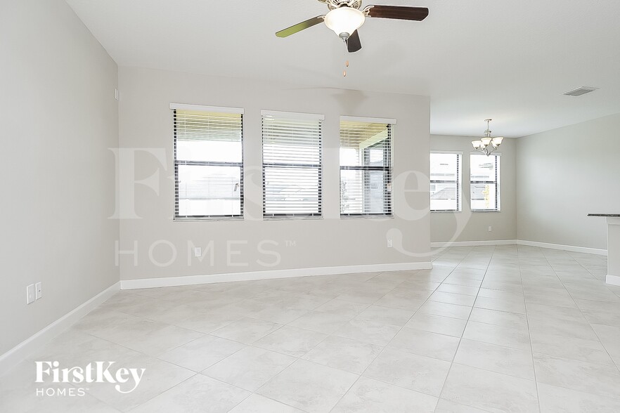 Building Photo - 9823 Ivory Dr