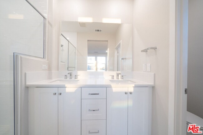 Building Photo - 3015 Tallahassee Ln