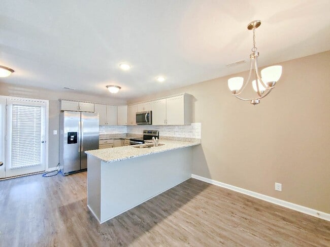 Building Photo - Pet Friendly Two Bedroom!