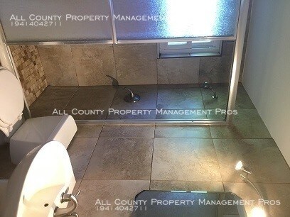 Building Photo - Heart of Sarasota SFH Home w/ Lanai, Big F...