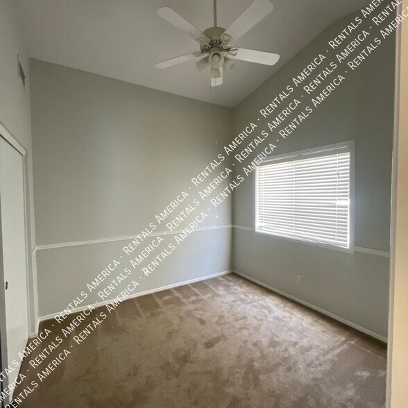 Building Photo - 440 E Del Rio St
