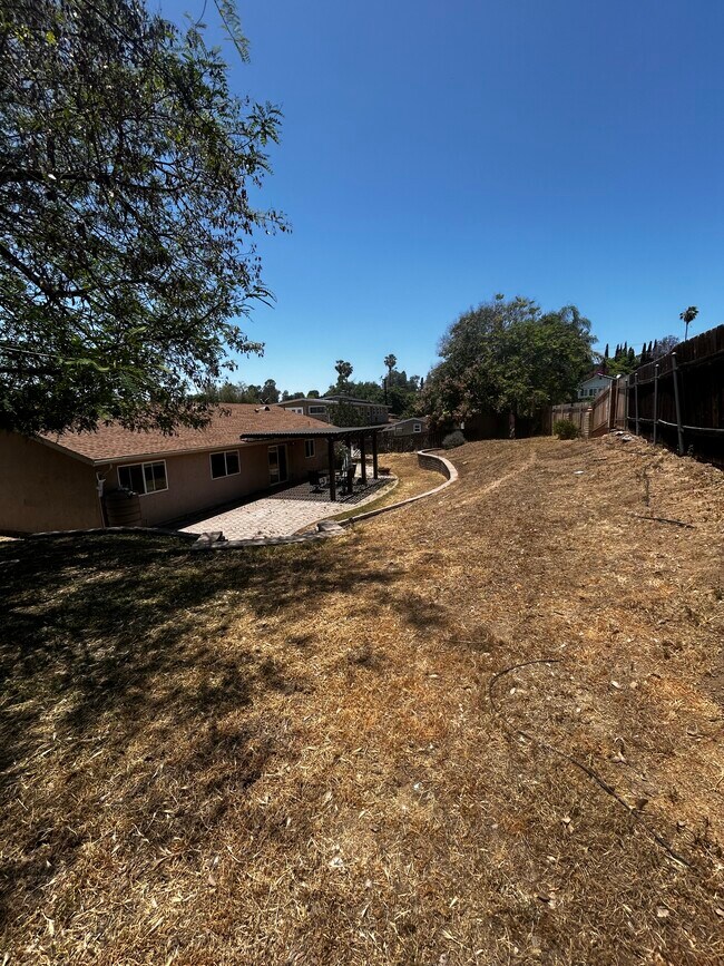 Building Photo - 9744 Sierra Madre Rd