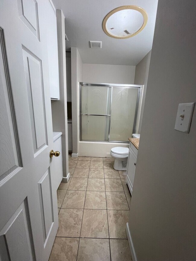 Building Photo - Wonderful 3 Bedroom Move-In Ready