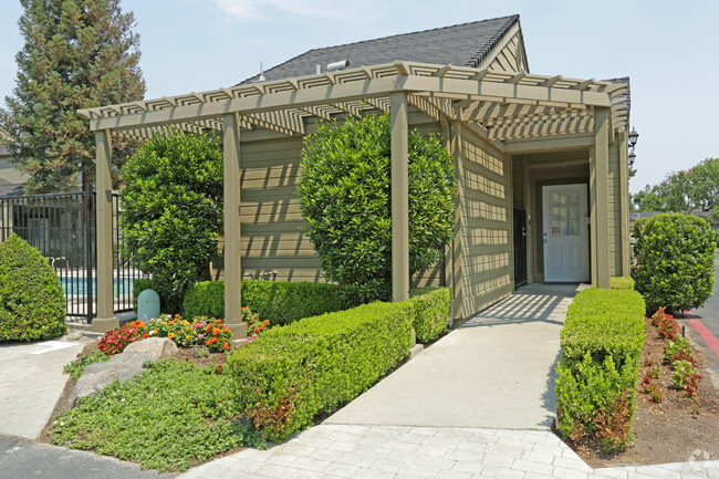 Building Photo - Chateau La Salle Apartments