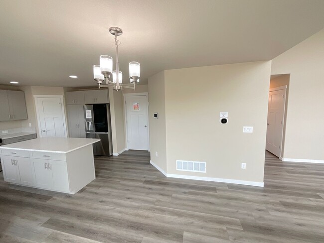 Building Photo - 3 Bedroom Home Available Near S Powers Blv...