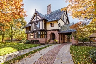 Building Photo - 901 East Ave