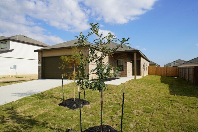 Building Photo - Beautiful 4-Bedroom Home in New Braunfels, TX! - Realtor Commission: $600