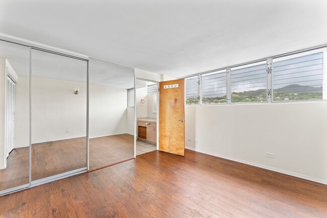 Building Photo - Makiki - Wilder Regent 2 bed, 2 bath, 1 pa...