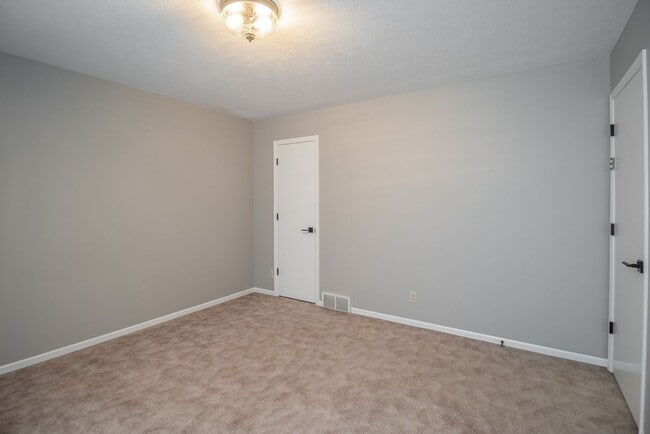 Building Photo - Stunning 4 Bedroom / 2.5 Bathroom Home | P...