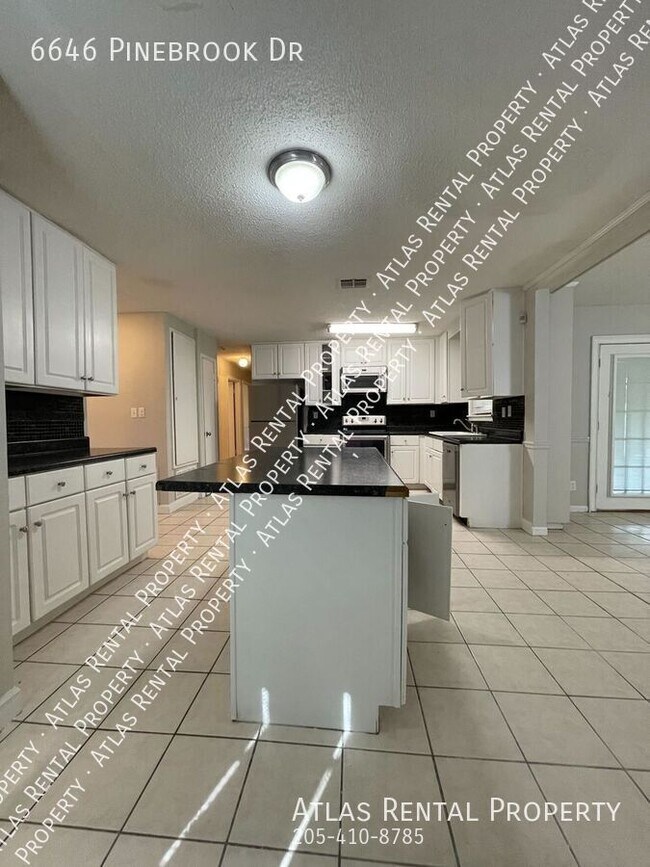 Building Photo - 6646 Pinebrook Dr