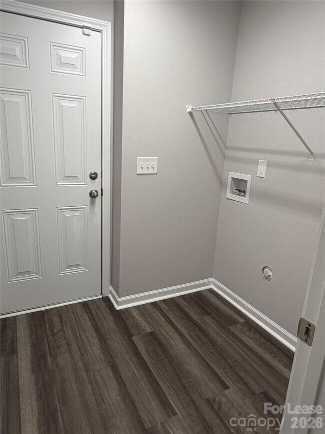 Building Photo - 408 S Elm St