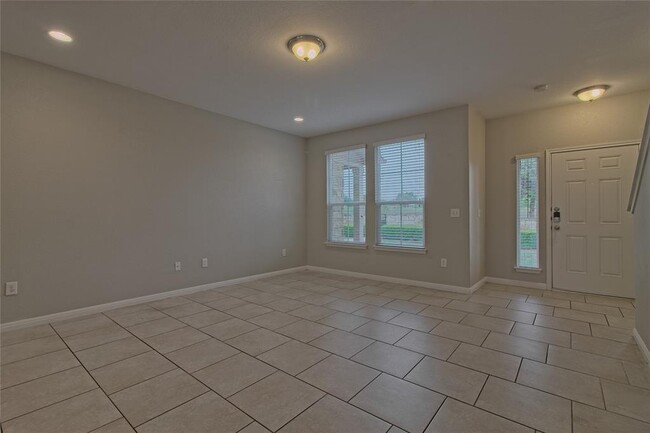 Building Photo - 315 N Heatherwilde Blvd