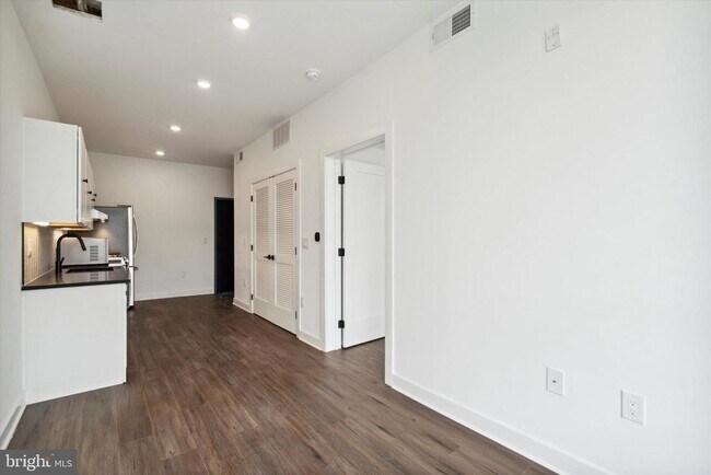 Building Photo - 2636 E York St