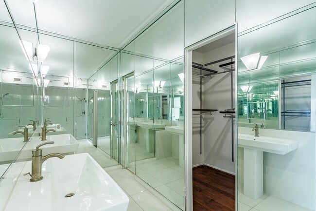 Building Photo - 1302 Marina Bay Dr