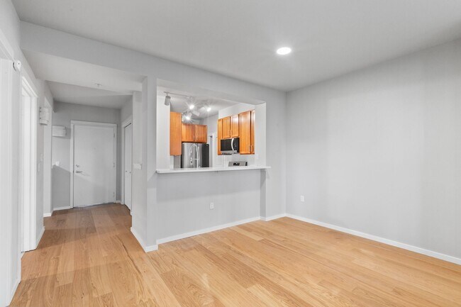 Building Photo - 1Bd/1Ba Kirkland Condo