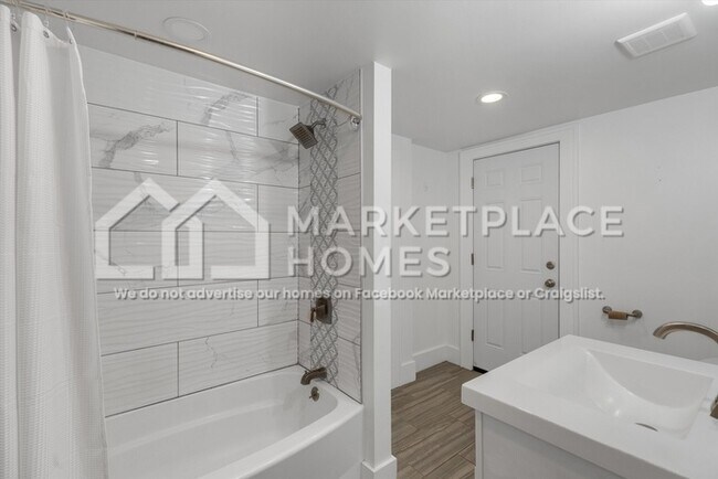 Building Photo - 509 S Pleasant St