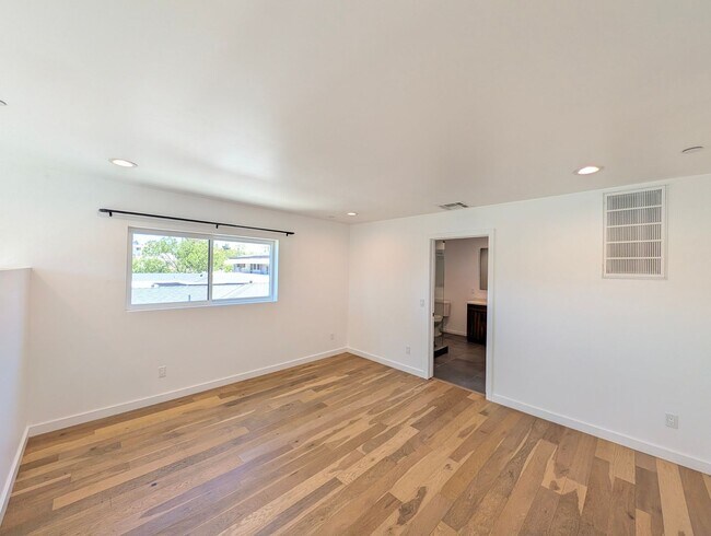 Building Photo - 4260 Laurel Canyon Blvd