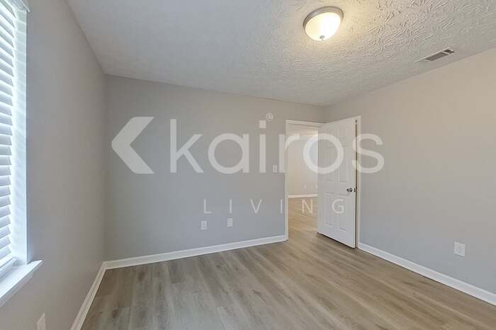 Building Photo - 310 Deer Park Dr