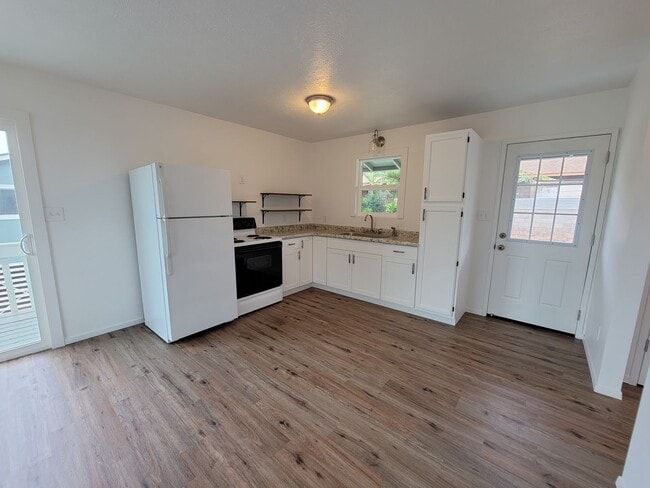 Building Photo - 260 Manini Pl