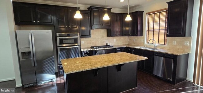 Building Photo - 14067 Marketcenter Dr