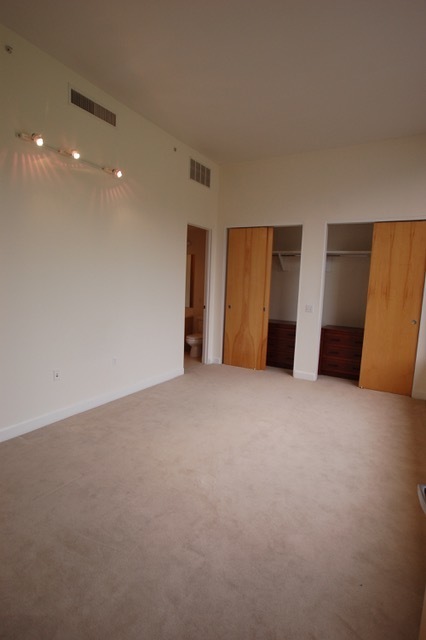 Building Photo - 2-Bedroom Unit Available in Downtown Columbus