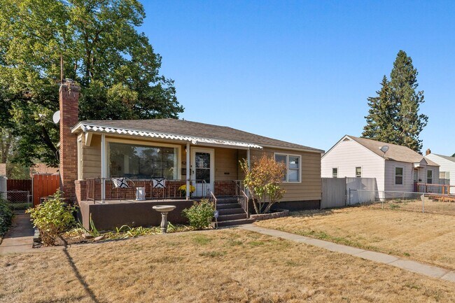 Building Photo - The Garland Bleu 3 bedroom home (Furnished)