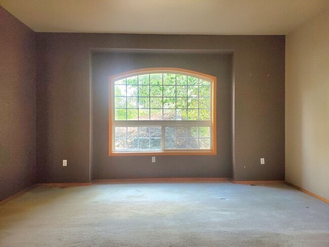 Building Photo - Short Term Lease Available