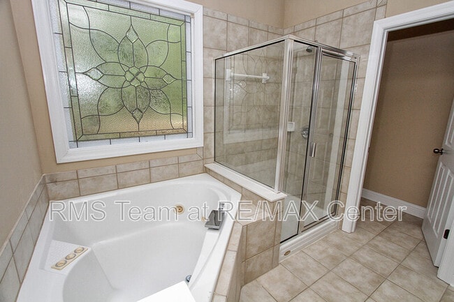 Building Photo - 3029 Woodwalk Dr