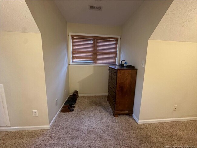 Building Photo - 143 Fairway Ln