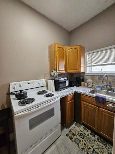 Building Photo - 62 Doyle Ave