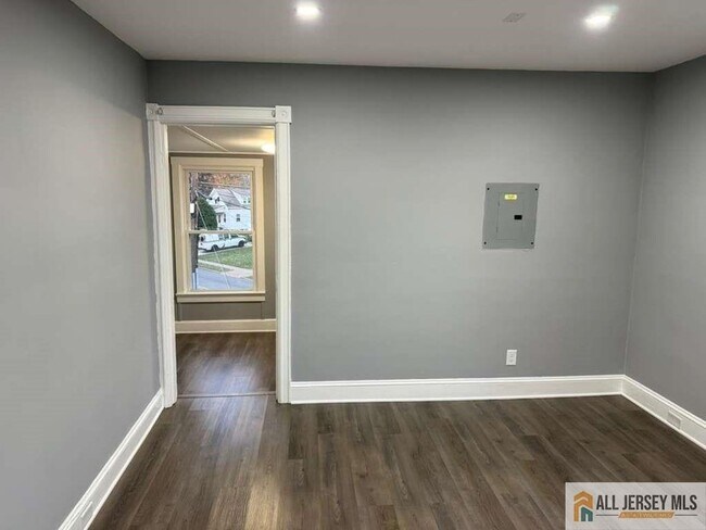 Building Photo - 107 Parkway Ave