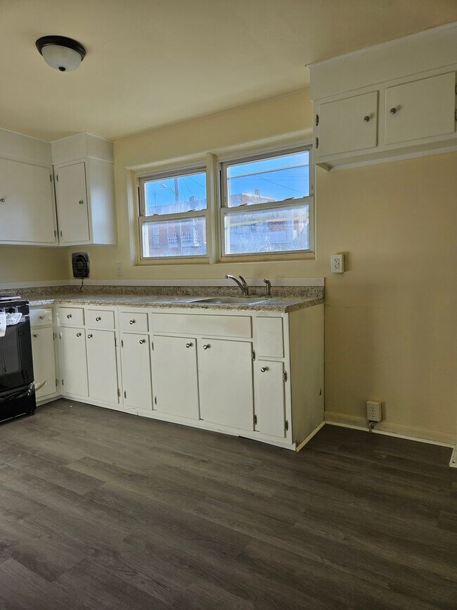 Building Photo - 906 E King Street, YORK