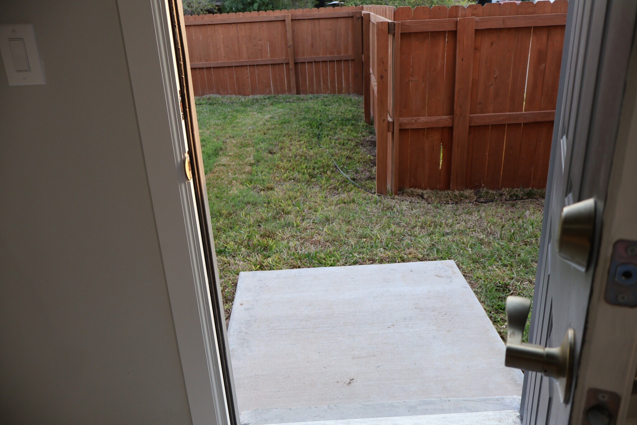 Building Photo - 1005 Hidden Hills St