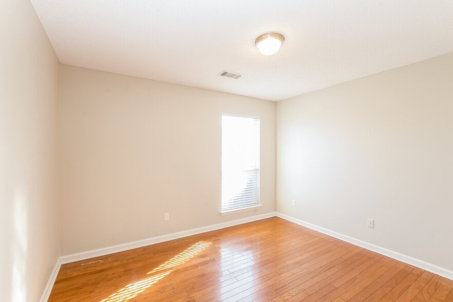 Building Photo - 7744 Shadow Glen Ln