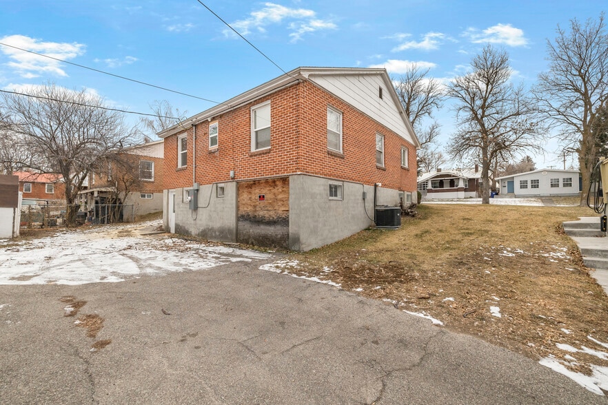 Building Photo - 225 E 2nd S